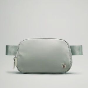 EUC🩶Lululemon Everywhere Belt Bag 1L Jade Gray